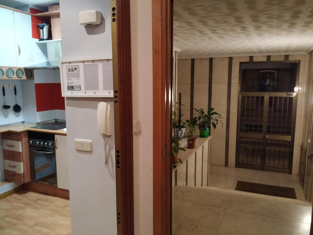 Apartamentos Deluxe Barajas Madrid Exterior photo