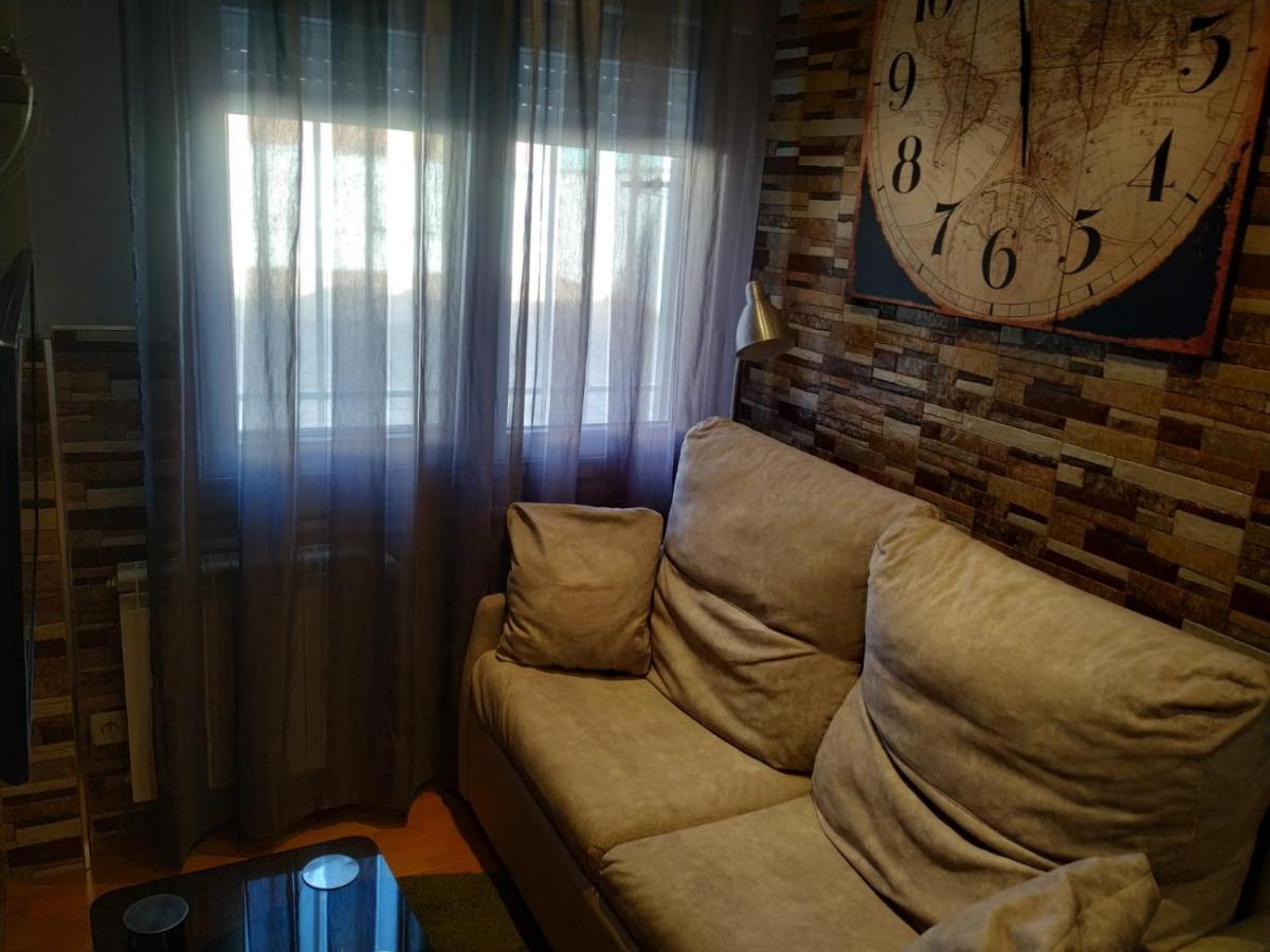 Apartamentos Deluxe Barajas Madrid Exterior photo