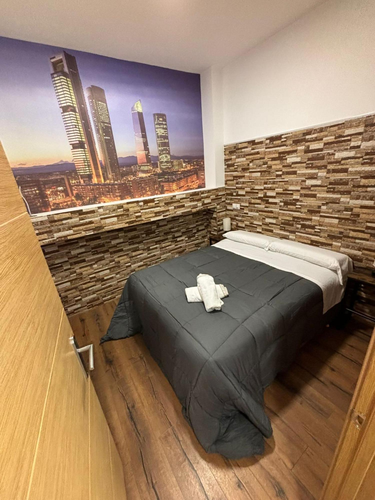 Apartamentos Deluxe Barajas Madrid Exterior photo